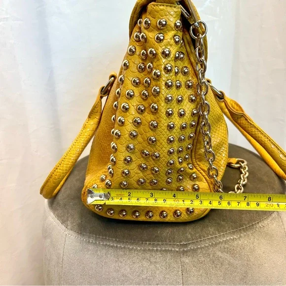 Yellow studded snakeskin-textured faux leather handbag gold-tone chain straps - Picture 7 of 14